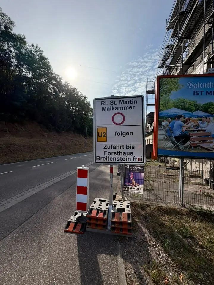 Umleitungsbeschilderung Richtung St. Martin und Maikammer